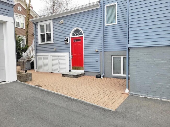 Foto del edificio - 223 Cottage St.