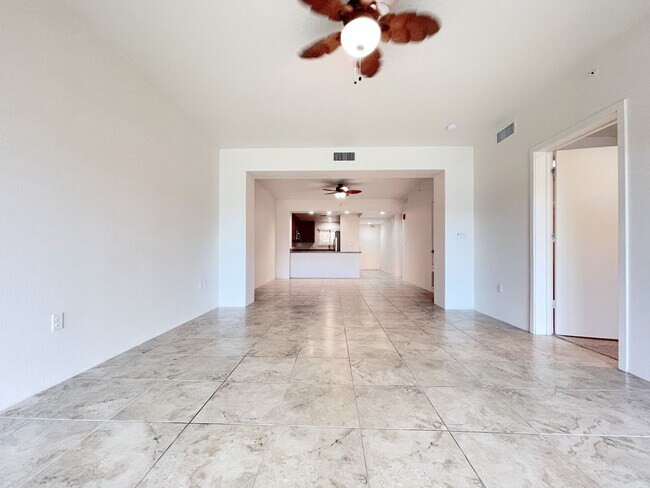 Foto del edificio - Pet Friendly 2-Bedroom Condo with Central ...