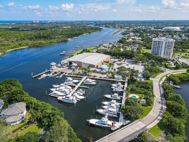 Foto del edificio - 3322 Casseekey Island Rd