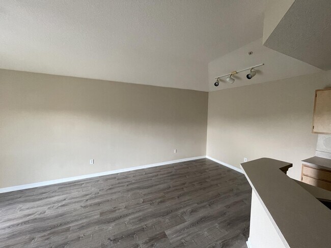 Building Photo - 6530 Swissco Dr