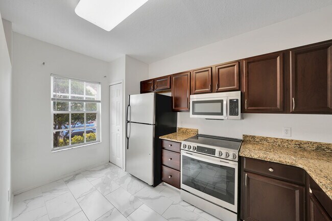 Kitchen - 12430 Berkeley Square Dr