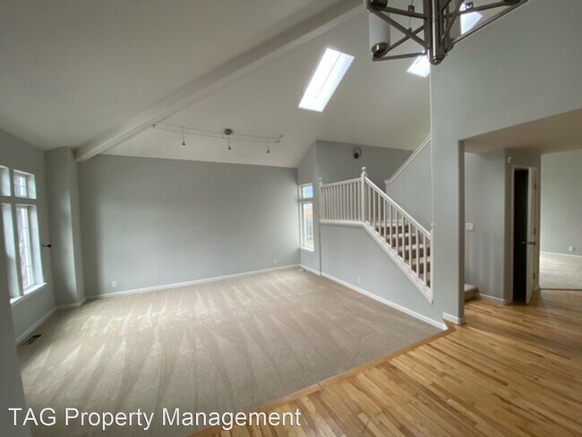 Building Photo - 5 br, 3 bath House - 1818 Chelan Pl NE