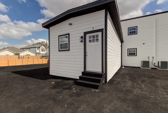 Building Photo - 6608 Avenue O