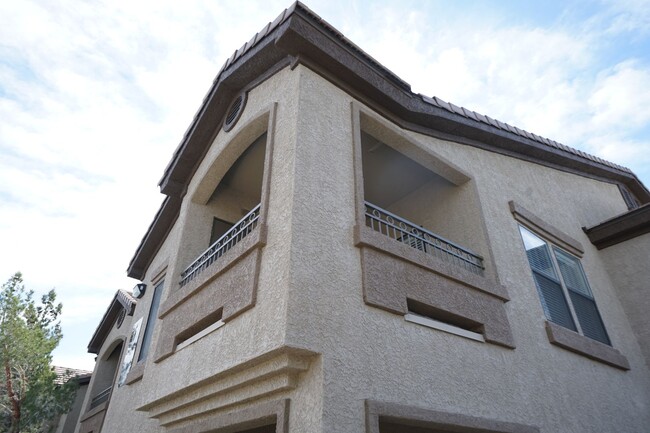 Foto del edificio - SHOWINGS AVAILABLE NOW
