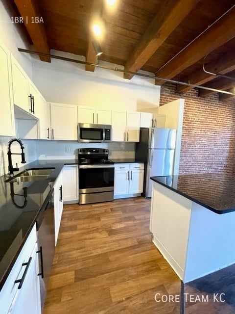 Building Photo - 204 Walnut St