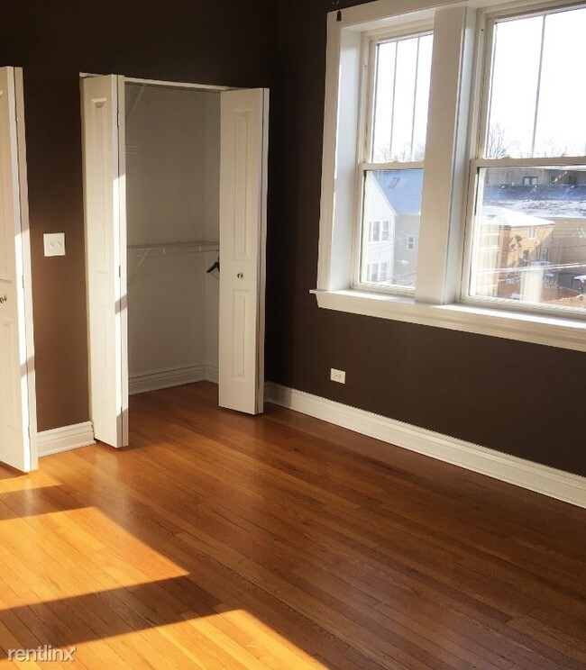 Building Photo - 2 br, 1 bath Condo - 4333 N Troy #3E Unit #3E