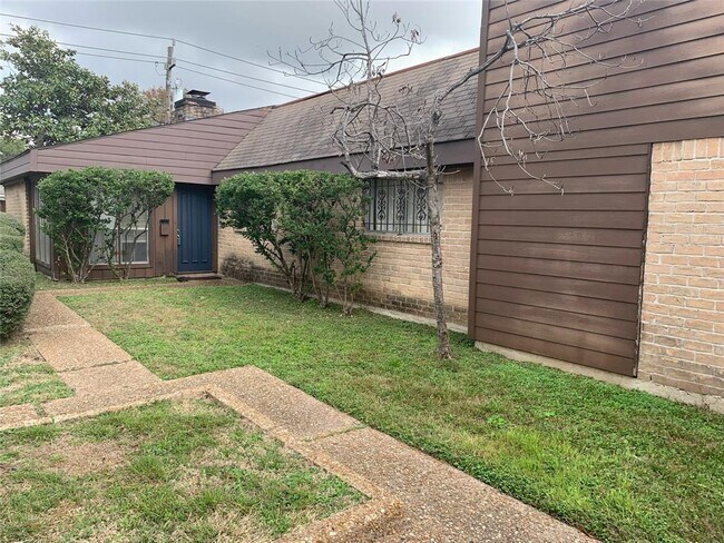 Building Photo - 8310 Beechnut St