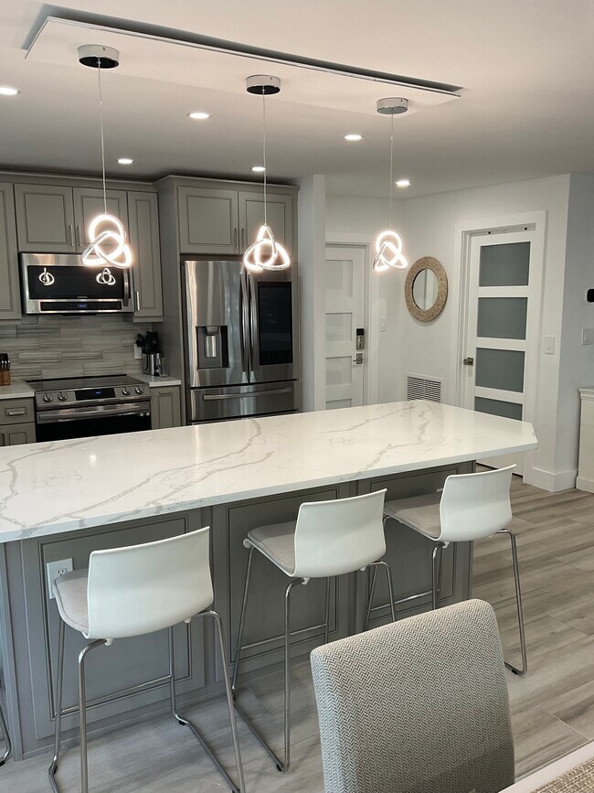 Building Photo - 2870 NE 14th Street Cswy