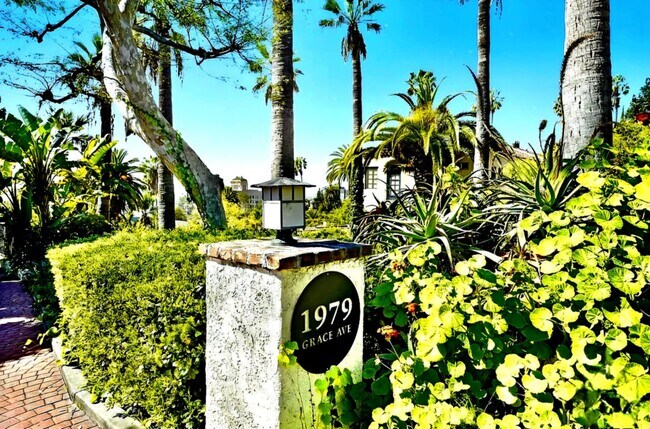 Foto del edificio - 1979 Grace Ave