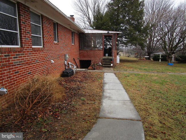 Building Photo - 1346 Old Grade Rd