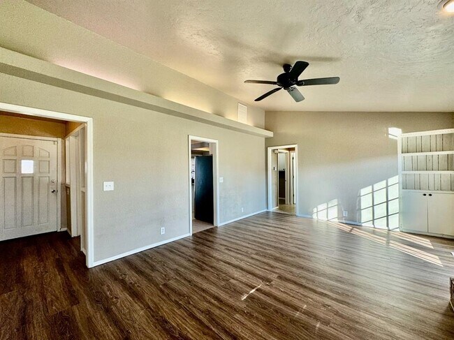 Foto del edificio - 2200 W Rockypoint Dr