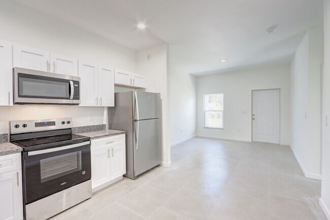 Foto del edificio - Brand New 2/2/1-South Lehigh Acres