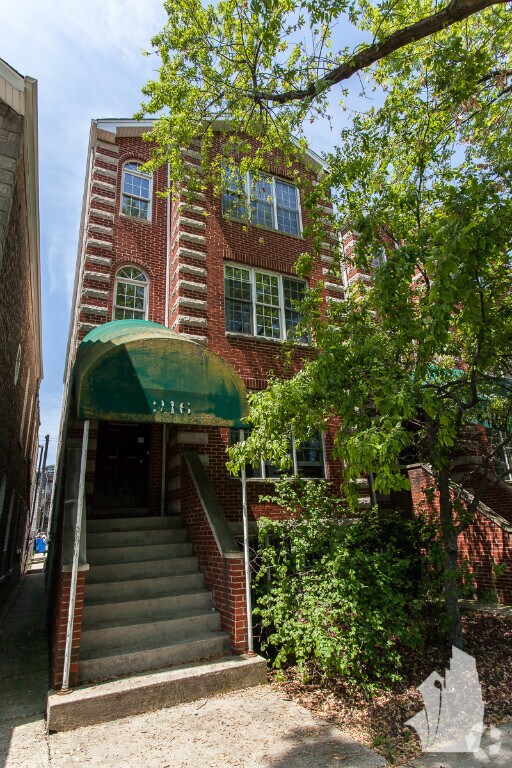 Building Photo - 916 N Paulina St