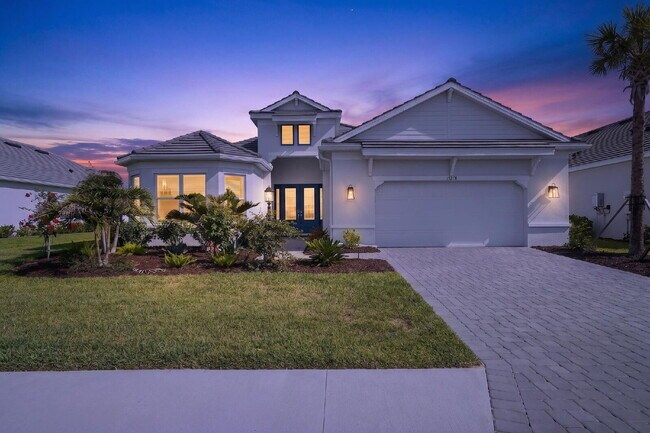 Foto del edificio - Luxury Pool Home in Esplanade at Azario — Annual Rental
