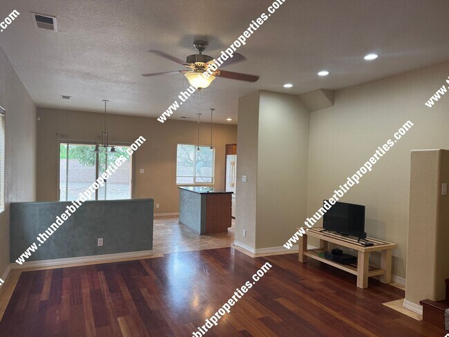 Foto del edificio - Gated Community available NOW!