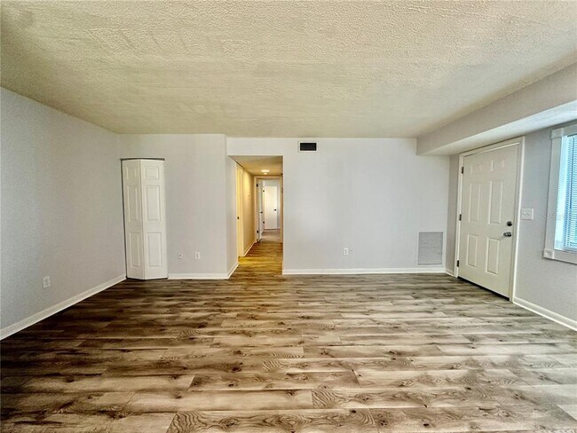 Building Photo - 606 Pavare Ct