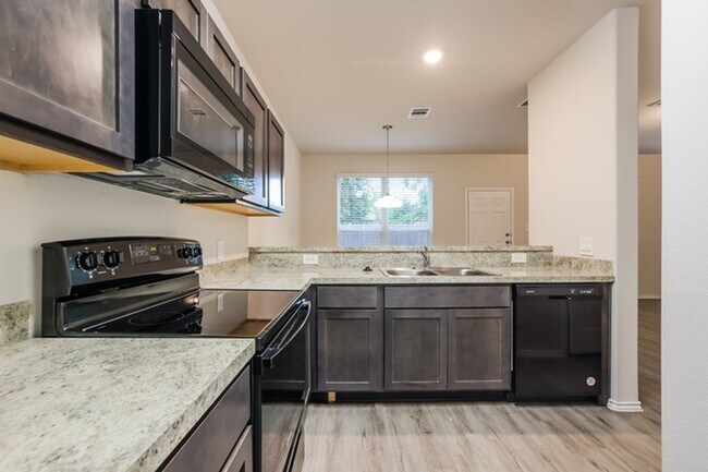 Foto del edificio - 13816 Winding Path Ln