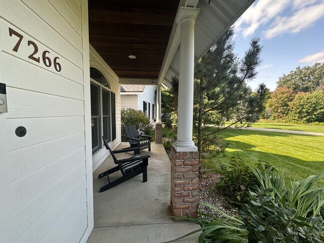 Building Photo - 5 Bedroom home on almost 2 acres