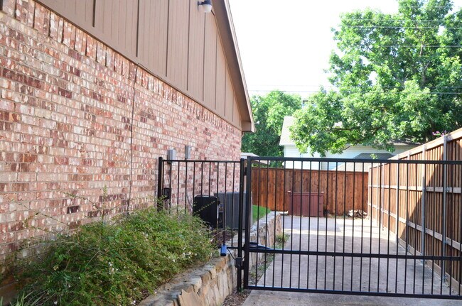 Automated Gate - 307 Augustine Dr
