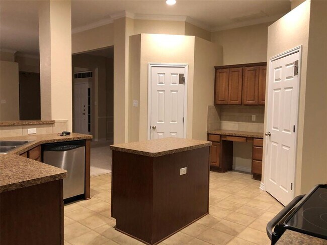 Building Photo - 5719 Barrington Ct