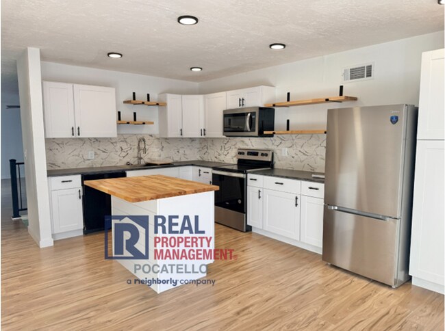 Building Photo - 2377 Gail Dr.