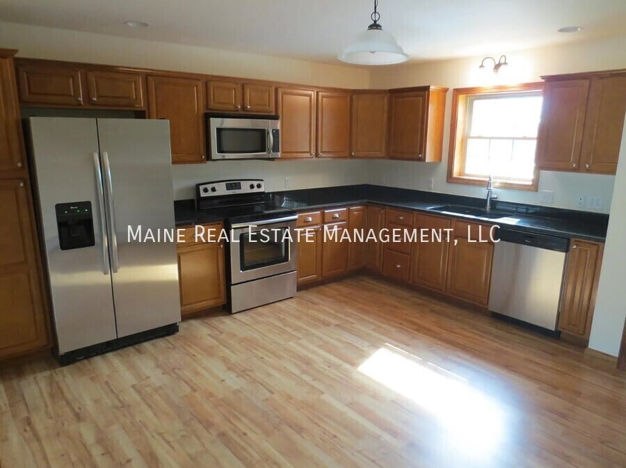 Primary Photo - 208 Western Ave