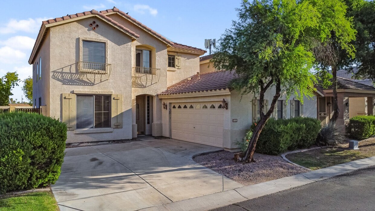 Primary Photo - Stunning Home with 3 Bedrooms, Den, and 3 ...