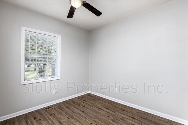 Building Photo - 508 E 6th St