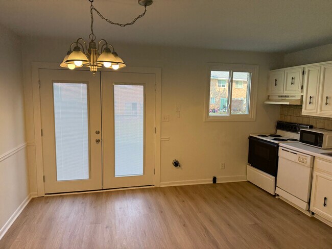 Building Photo - 2504 Redwood Ct