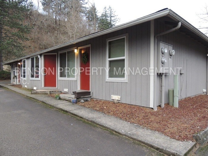 Primary Photo - 840 E Historic Columbia River Hwy