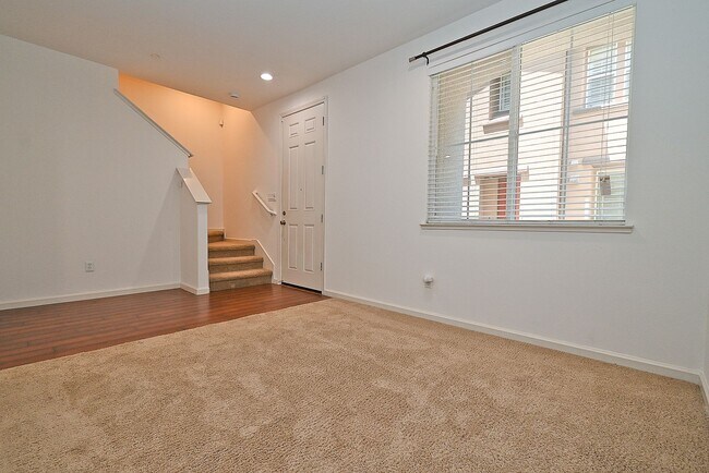 Building Photo - $3,490- GORGEOUS 3 BEDROOM HOME IN HAYWARD...