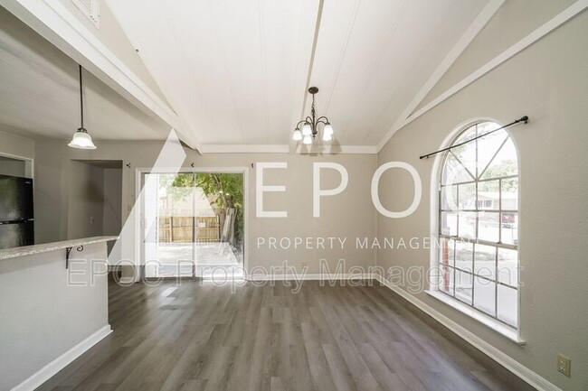 Building Photo - 1208 Karen Dr