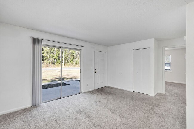 Foto del edificio - Charming 2-Bedroom Apartment for Rent–Great Location in Ocala!Deposit-Free Move-In Available!