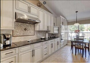 Building Photo - 2529 SW Grotto Cir