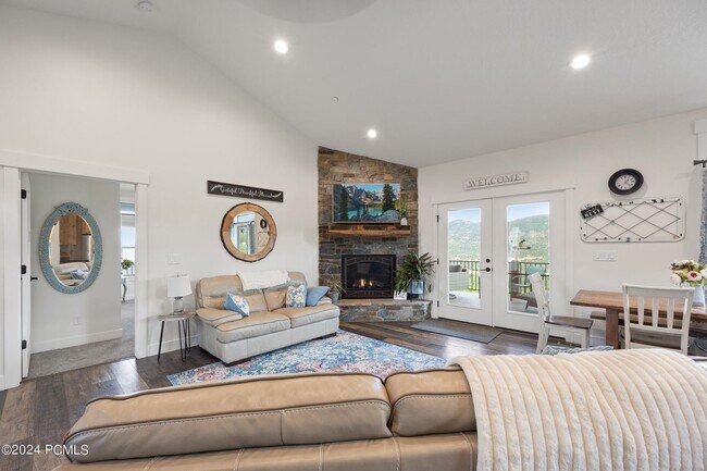 Building Photo - 3 Bedroom 2.5 Bathroom Home in Timer Lakes...