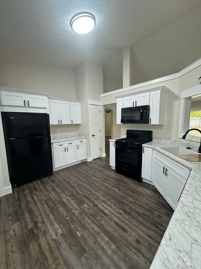Foto del edificio - 3 Bedroom Remodeled Single Family Home