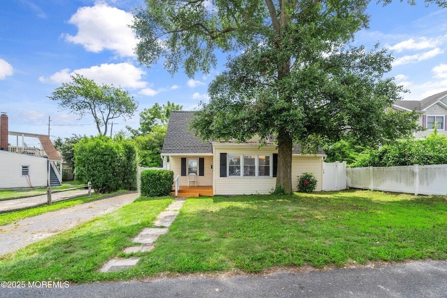 Primary Photo - 1600 M St