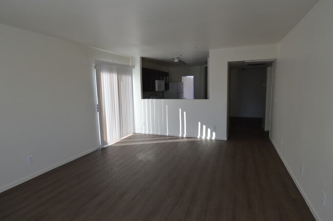 Building Photo - 4430 E Van Buren Ave