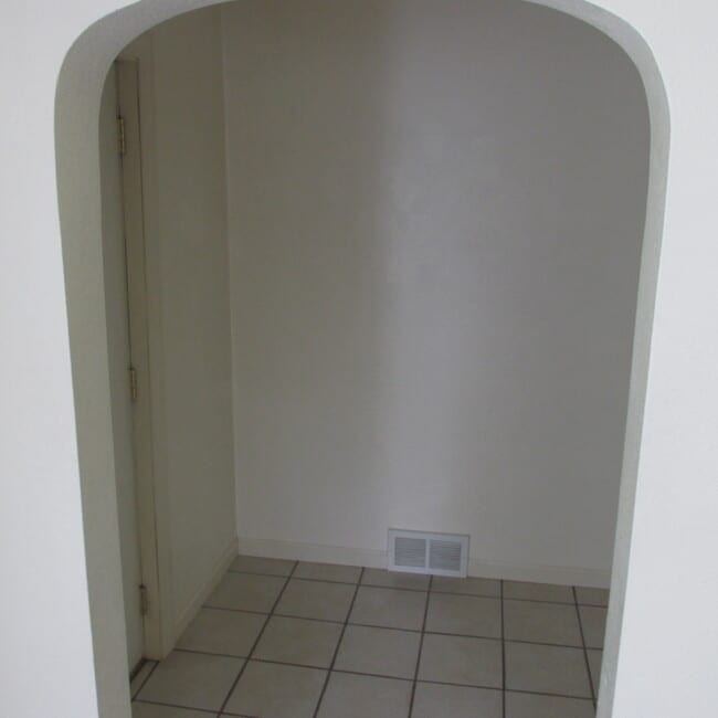 mudroon - 615 Hudson St