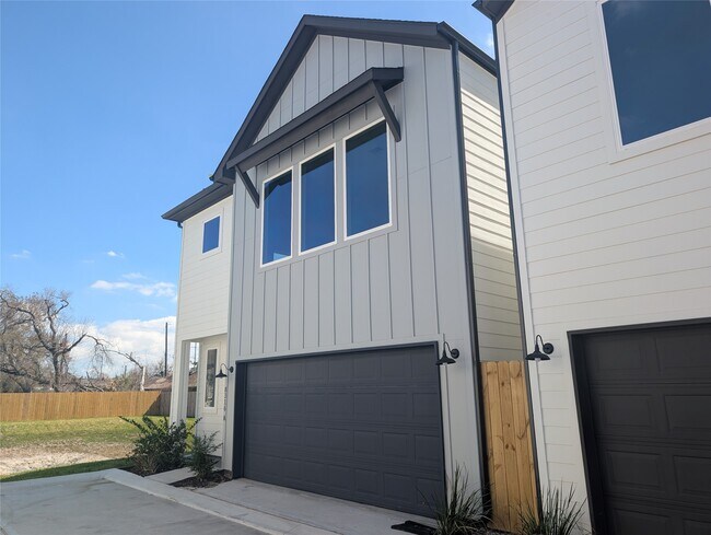 Foto del edificio - 8316 Curry Rd