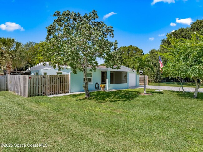 Building Photo - 285 Le Jeune Dr