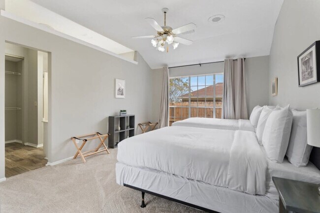 Building Photo - 5635 Red Barn Rd