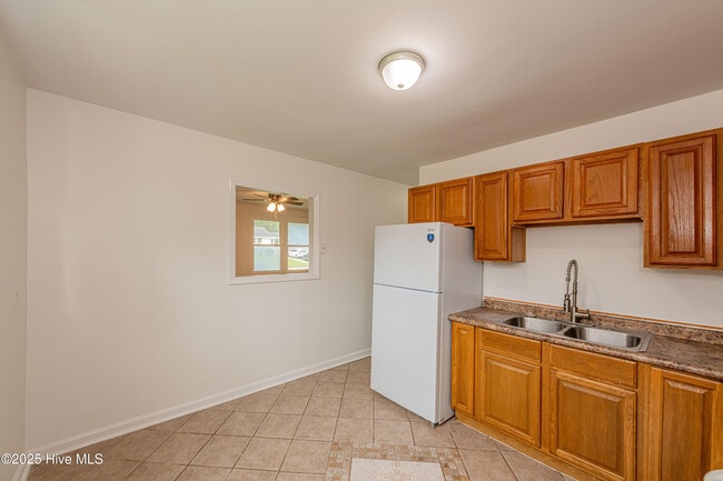 Building Photo - 419 New River Dr