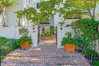 Building Photo - 4950 Louise Ave