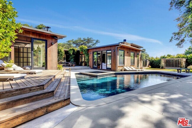 Foto del edificio - 5527 Green Oak Dr
