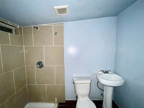 Building Photo - 6507 Longview St