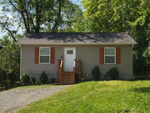 Building Photo - 1206 Cedar St