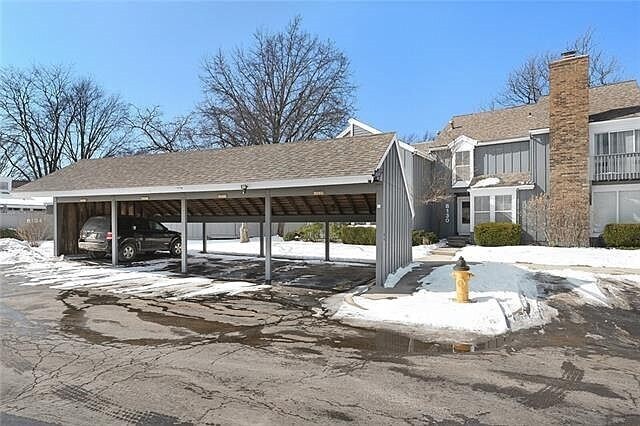 Carport - 8130 Monrovia St