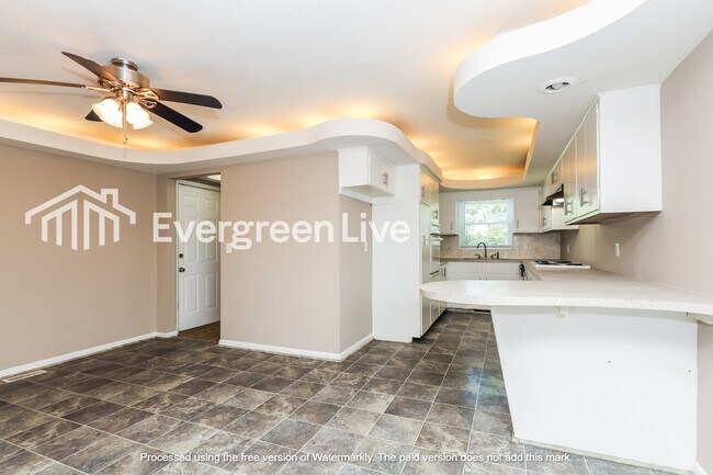 Foto del edificio - 125 Swallow Dr