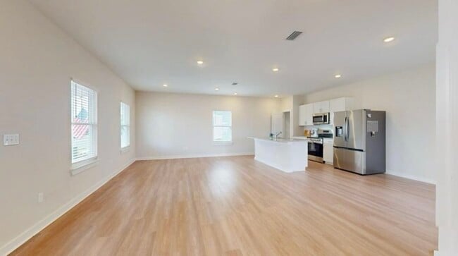 Building Photo - 2416 Blue Daze Ave